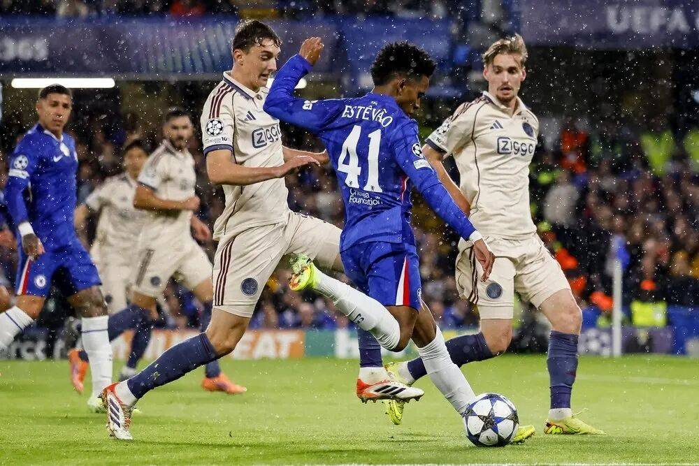 切尔西赚大了！18岁超新星双线破门转会费仅花4500万