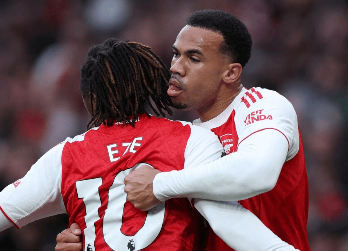 2-1险胜！乌龙球+红牌，阿森纳掀翻切尔西，曼城被甩开5分